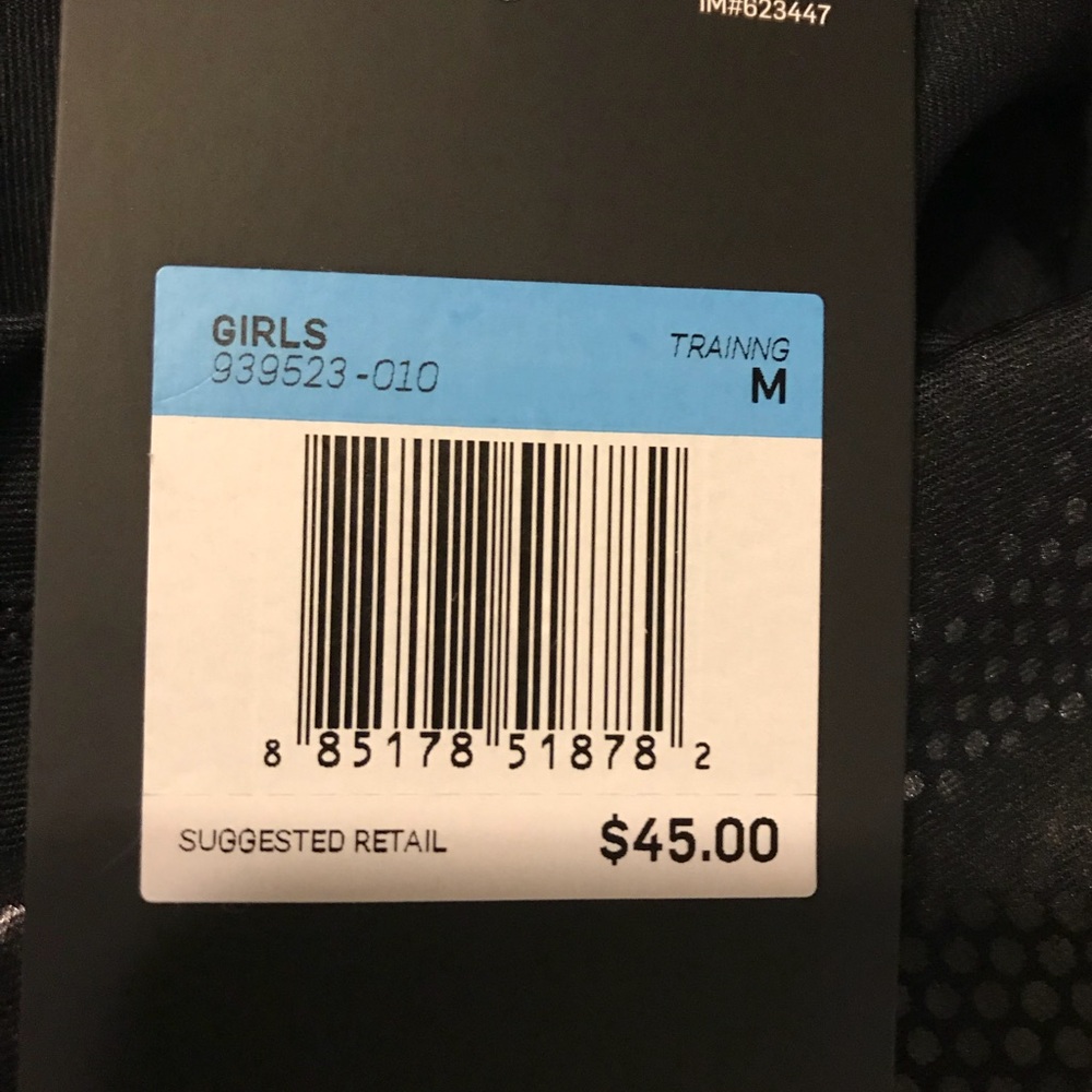 $45 Nike Girls Reflective Black Legging - Picture 6 of 7